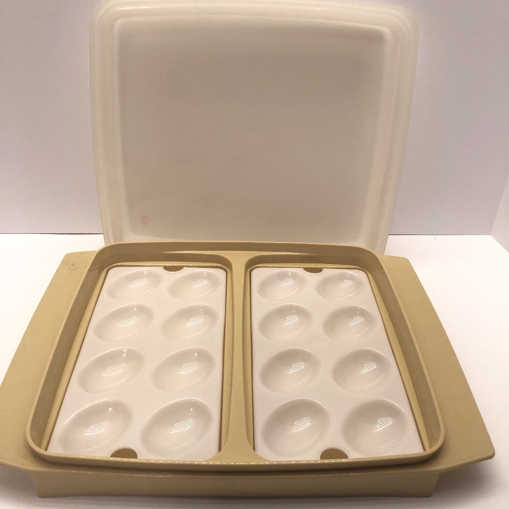 VintageTupperware Deviled Egg Carrier for up to 16 Eggs - 10" Long x 9.25" Wide
